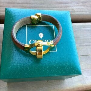 Ladies GUCCI rotating case dress watch💥💥💥